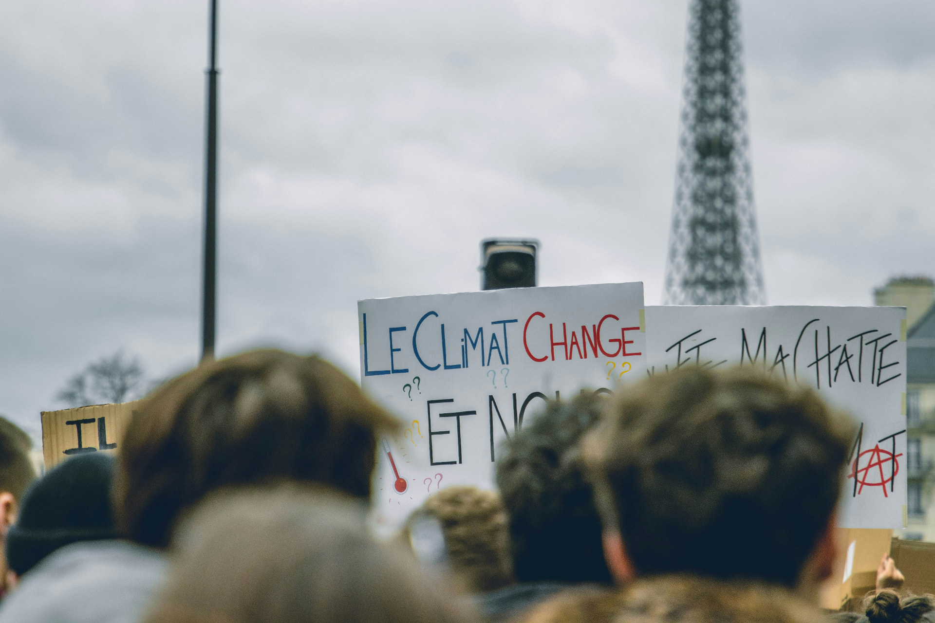 Jeunes en manifestation pour le climat à Paris